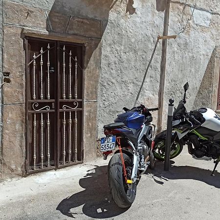 شقة Casa Ele - Casa Indipendente Con Cucina - Bikes Friendly ساساري المظهر الخارجي الصورة